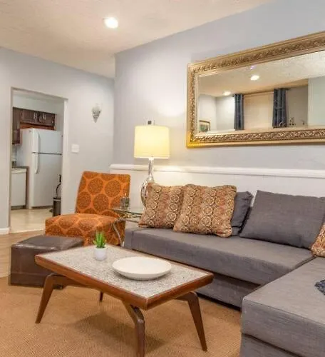 Apartment Stylish And Refined With Easy Access