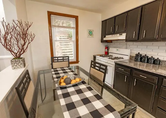 Apartment Stylish And Refined With Easy Access