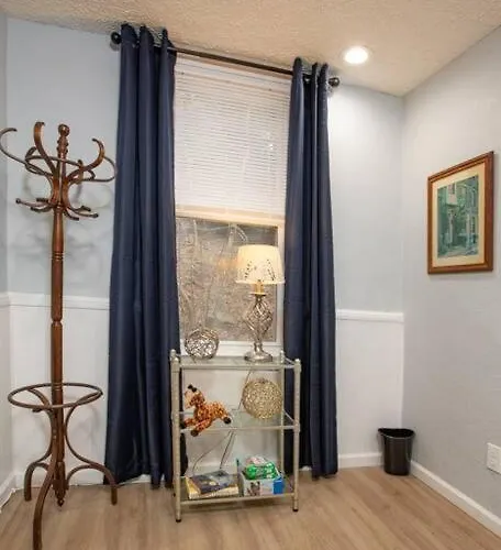 Apartment Stylish And Refined With Easy Access *