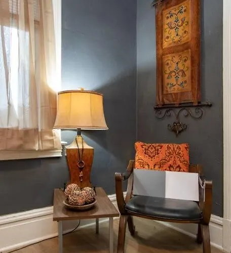 Stylish And Refined With Easy Access Apartment *