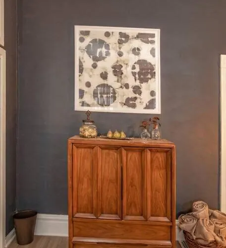 Stylish And Refined With Easy Access Apartment