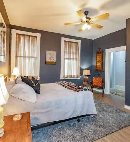 Apartment Stylish And Refined With Easy Access
