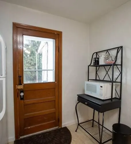 Apartment Stylish And Refined With Easy Access