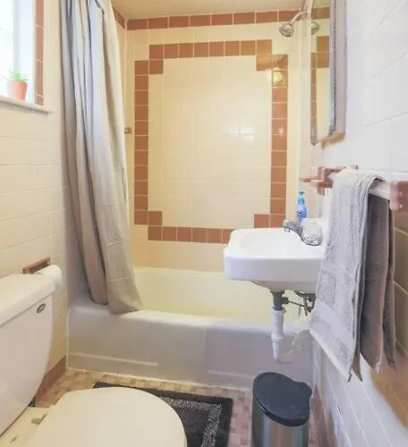Stylish And Refined With Easy Access Apartment Pittsburgh